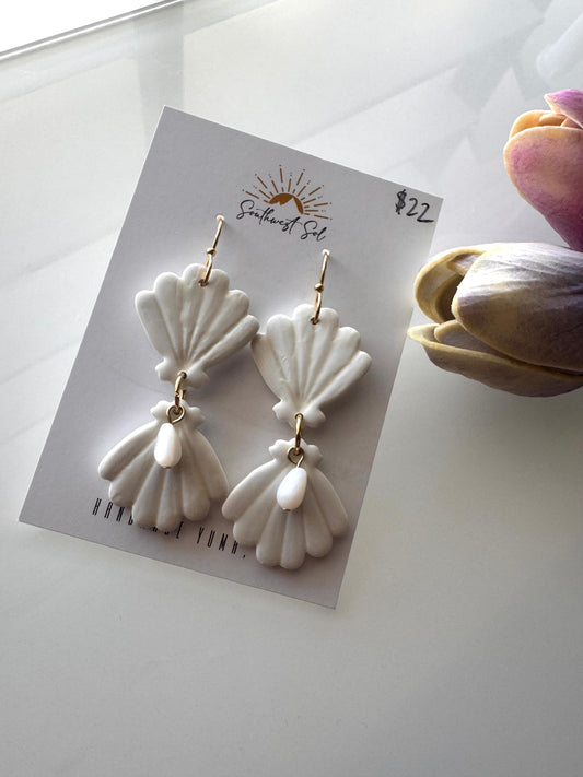 Clam Shell Dangle